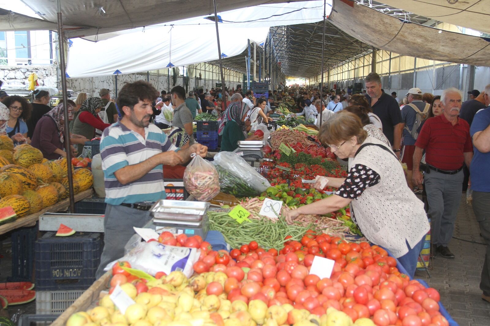 Fethiye’de Kış Meyve ve Sebze Fiyatları Tezgahlarda Yerini Aldı