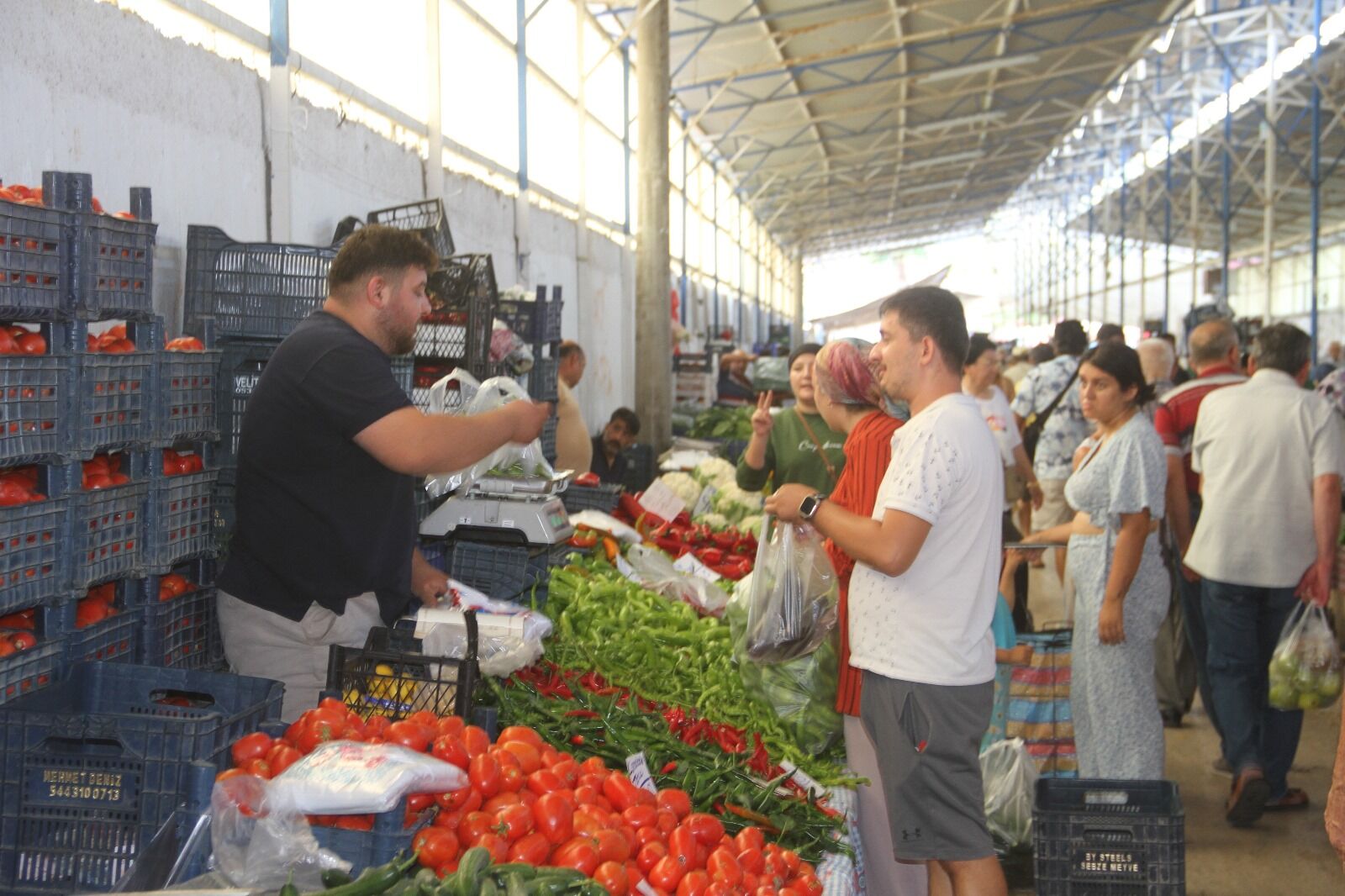 Fethiye’de Kış Meyve ve Sebze Fiyatları Tezgahlarda Yerini Aldı