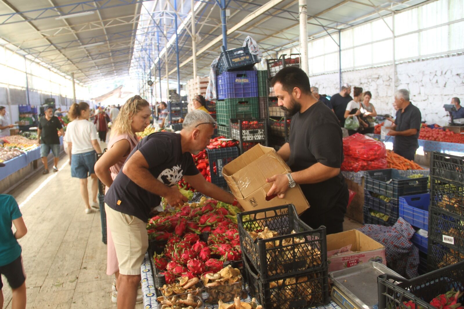 Fethiye’de Kış Meyve ve Sebze Fiyatları Tezgahlarda Yerini Aldı