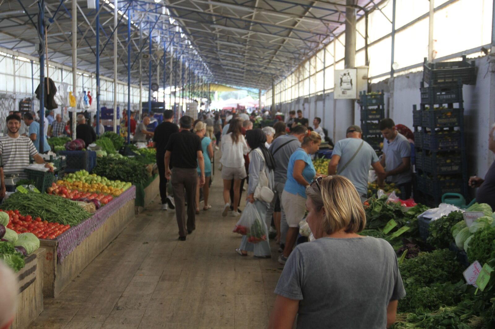 Fethiye’de Kış Meyve ve Sebze Fiyatları Tezgahlarda Yerini Aldı