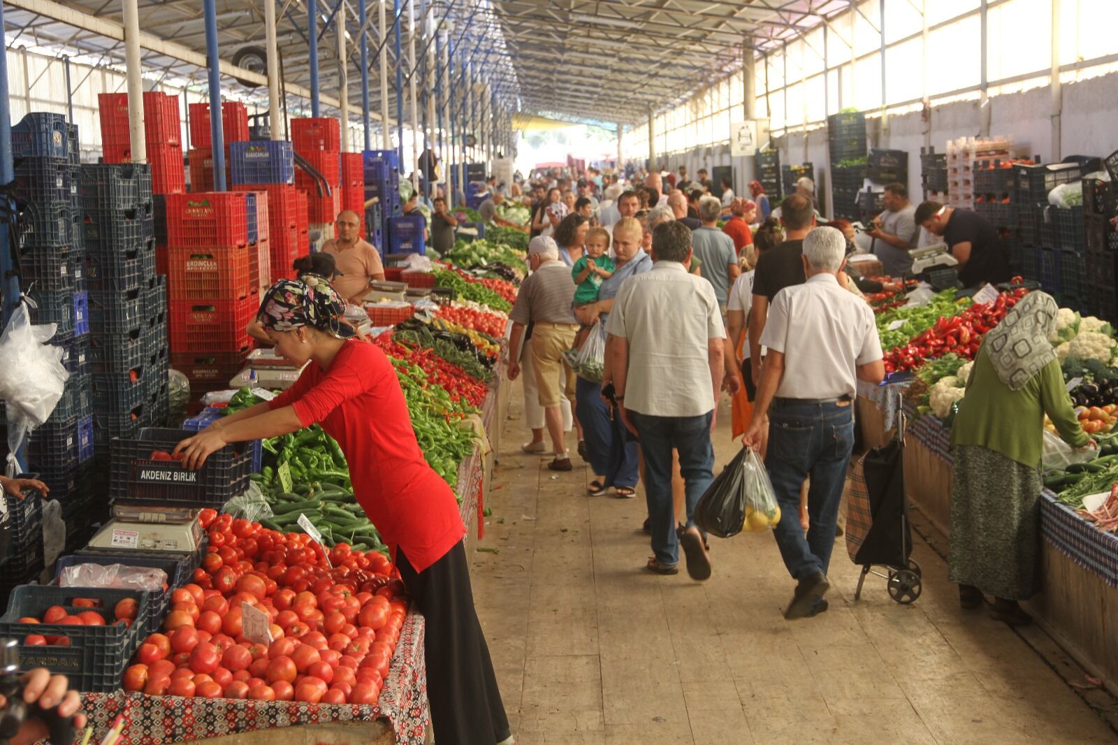 Fethiye’de Kış Meyve ve Sebze Fiyatları Tezgahlarda Yerini Aldı