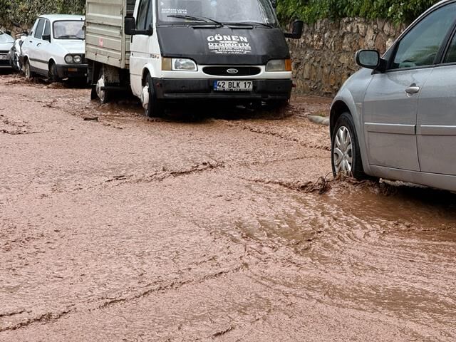 Fethiye’de Kuvvetli Yağış Hayatı Felç Etti