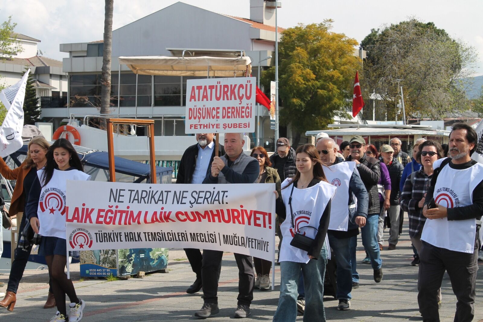 Fethiye'de 'Laik Eğitim, Laik Cumhuriyet' Yürüyüşü Gerçekleştirildi