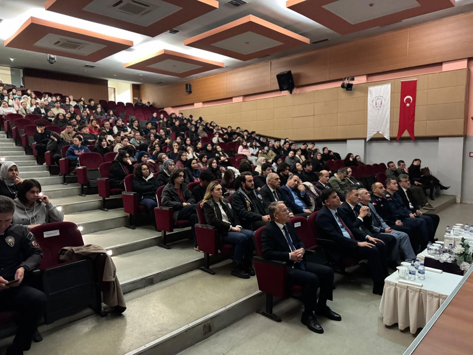 Fethiye’de Lise Öğrencilerine Bilişim Yoluyla Dolandırıcılık Semineri