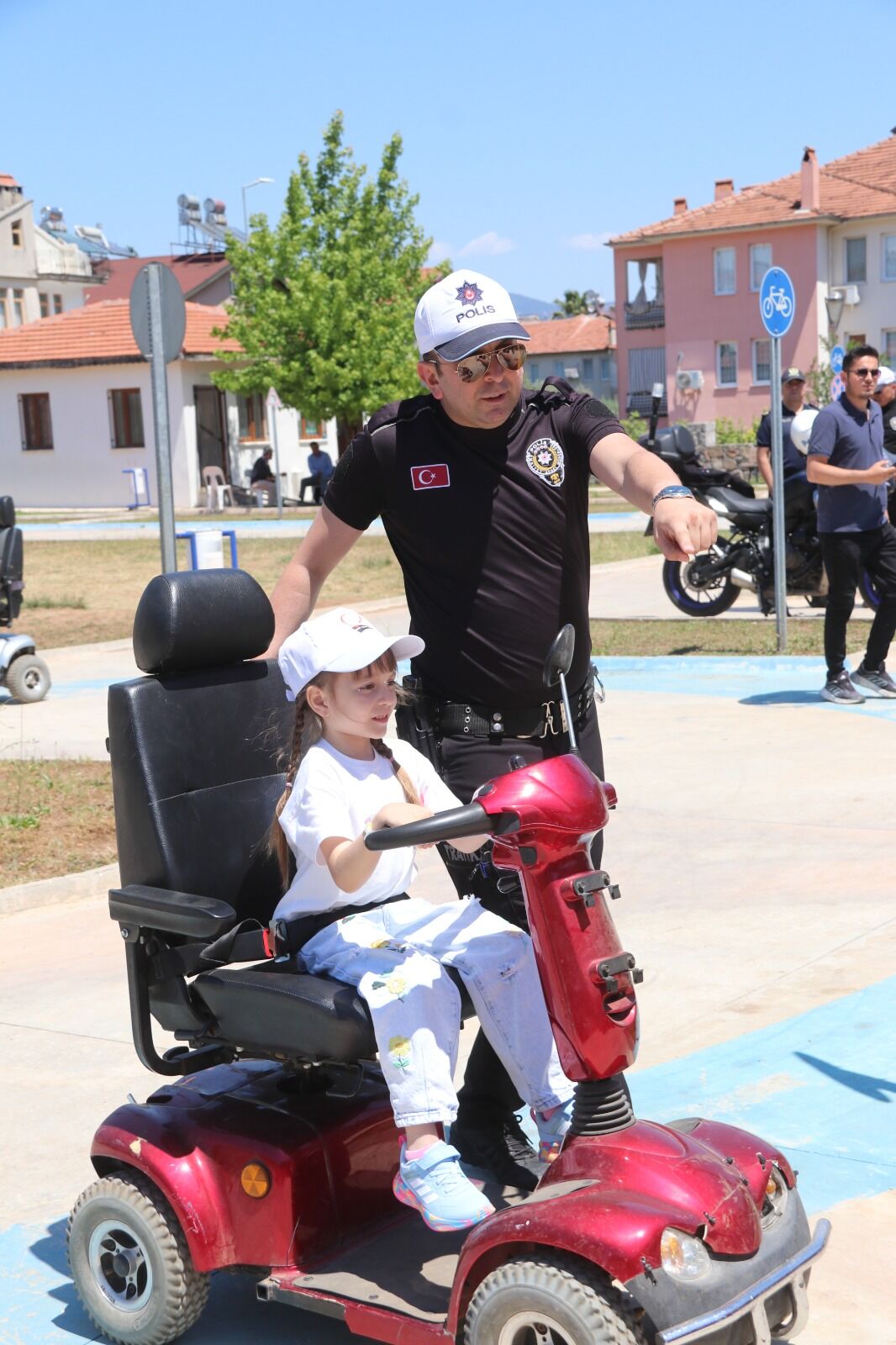 Fethiye’de Miniklere Uygulamalı Trafik Eğitimi