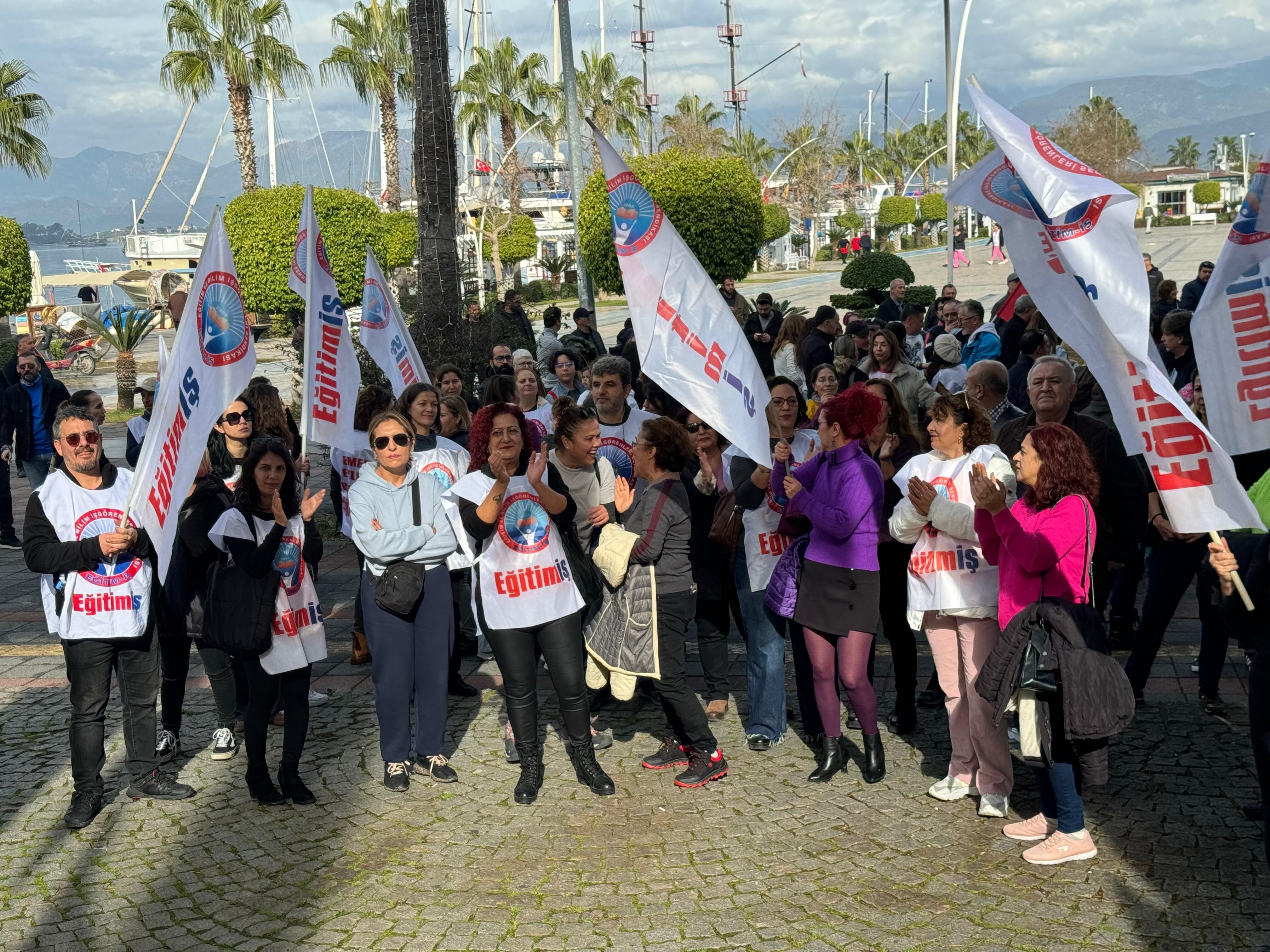 Fethiye’de Öğretmenler İş Bırakma Eylemi Yaptı