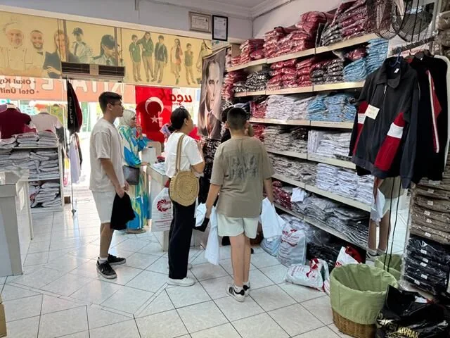 Fethiye’de Okul Kıyafeti Alışverişi Telaşı Başladı