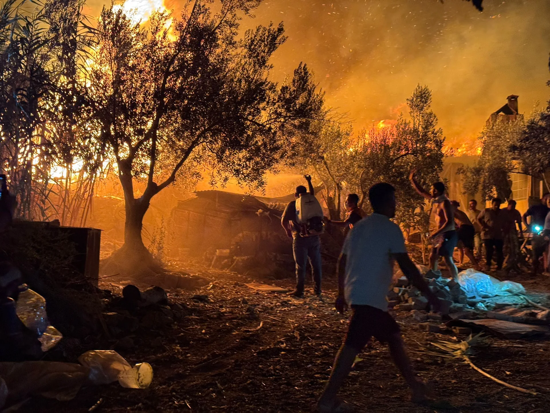 Fethiye’de Orman Yangını Kontrol Altına Alındı: 78 Hane Tahliye Edildi, 574 Kişi Güvenli Bölgeye Alındı