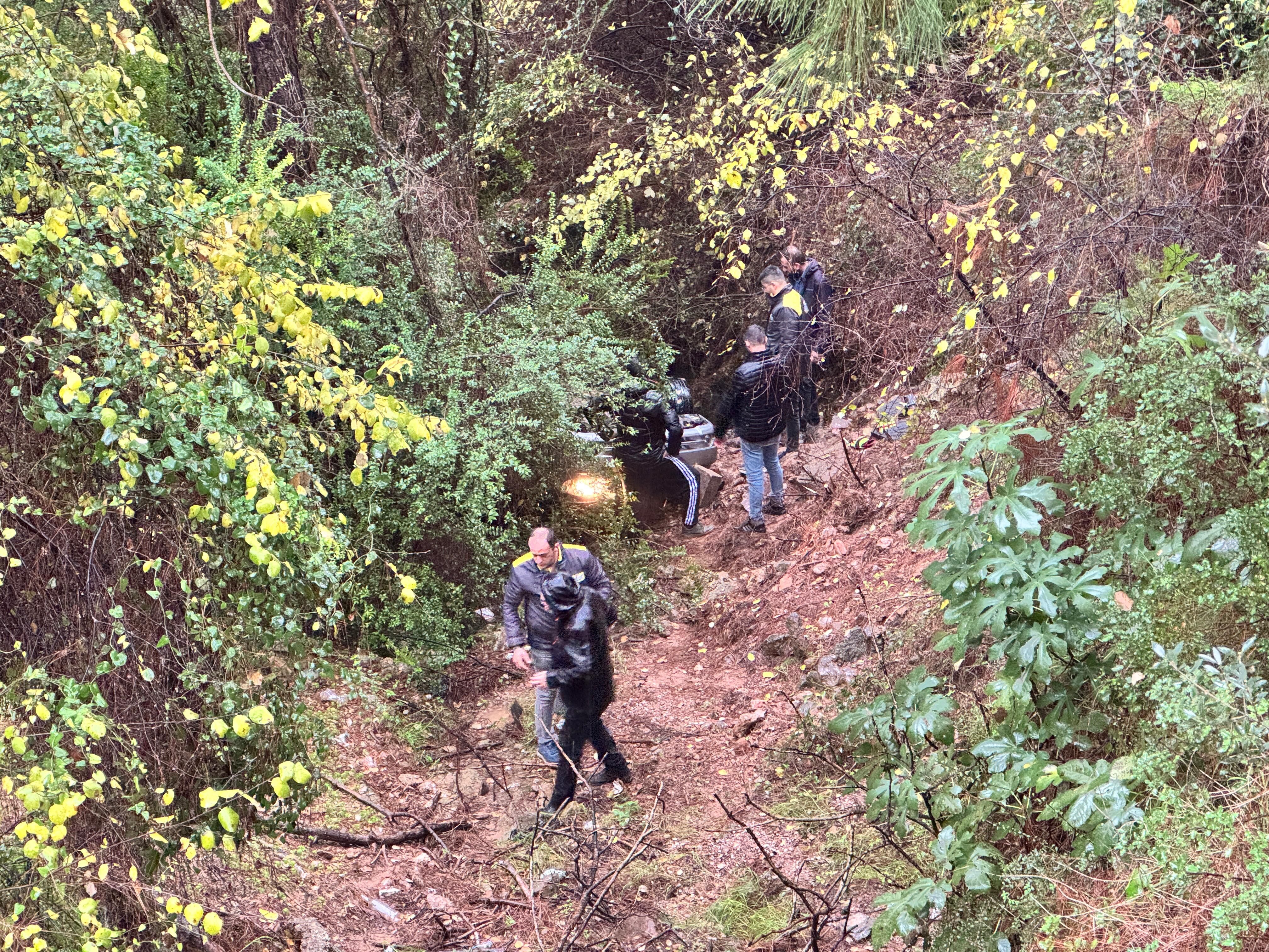 Fethiye’de Otomobil Uçuruma Düştü