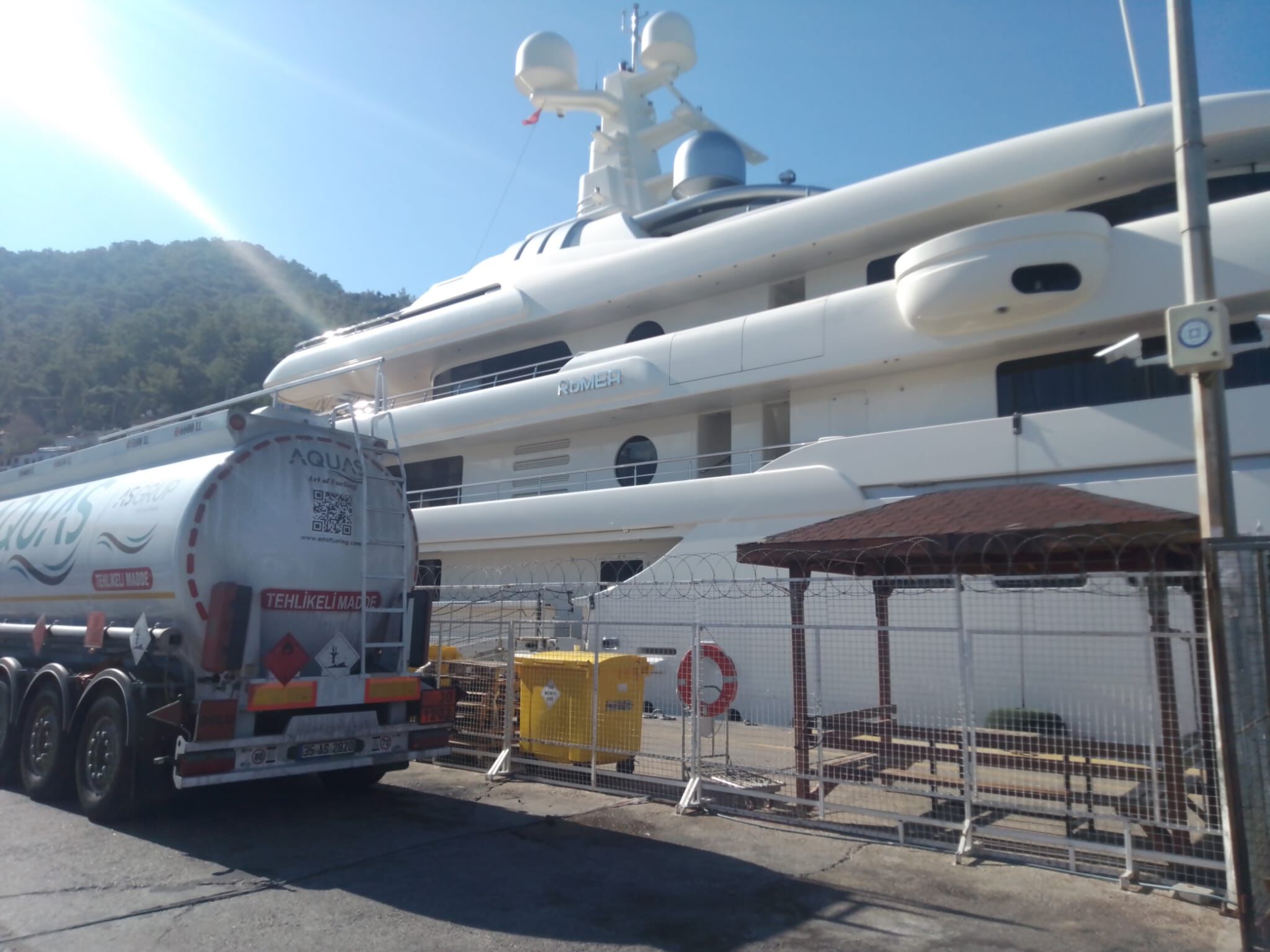 Fethiye'de Süper Yat Romea'ya Yakıt İkmali Yapıldı