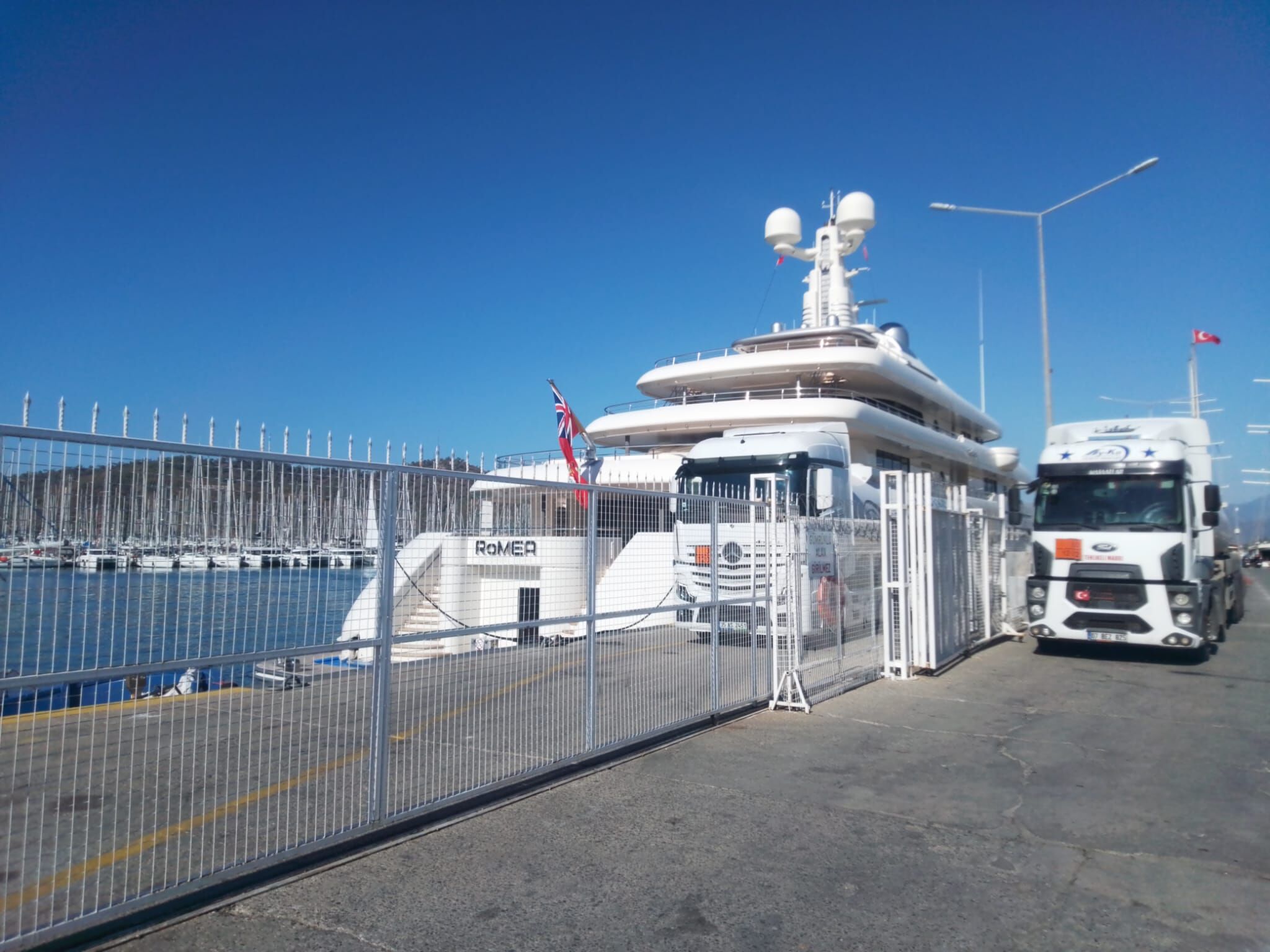 Fethiye'de Süper Yat Romea'ya Yakıt İkmali Yapıldı