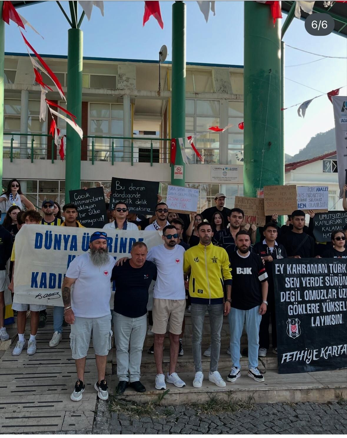 Fethiye'de Taraftarlar 'Çocuğa Ve Kadına Şiddete Hayır!' Dediler