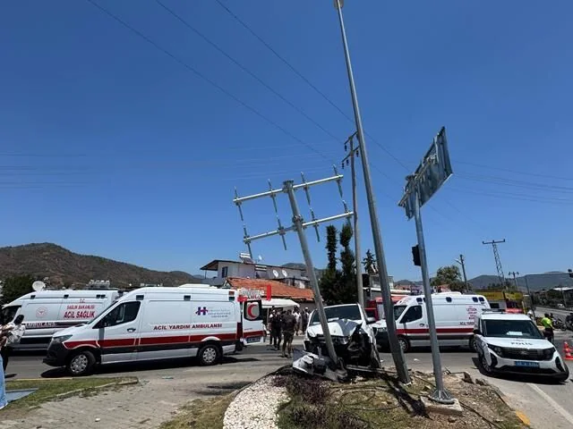 Fethiye’de Trafik Kazasında 11 Kişi Yaralandı