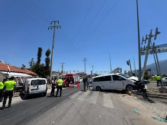Fethiye’de Trafik Kazasında 11 Kişi Yaralandı