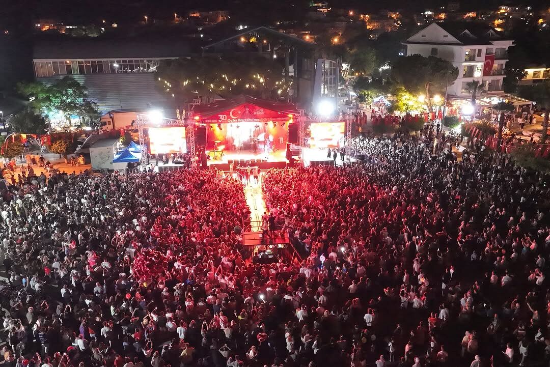 Fethiye’de Tuğba Yurt Coşturdu