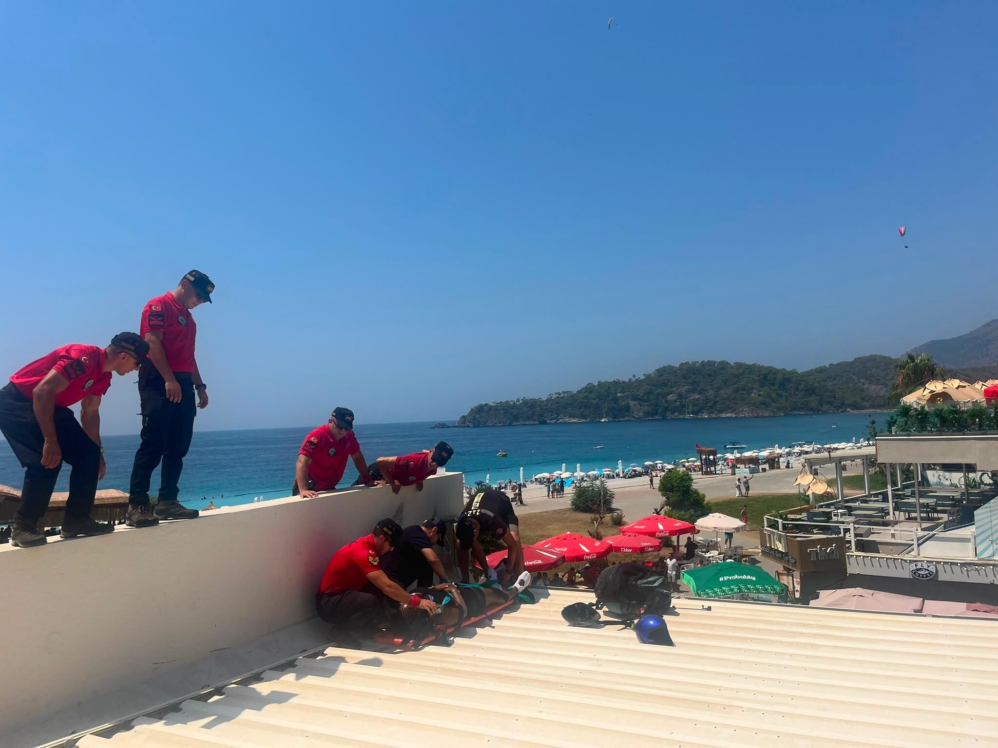 Fethiye’de Yamaç Paraşütü Kazası: 2 Kişi Yaralandı