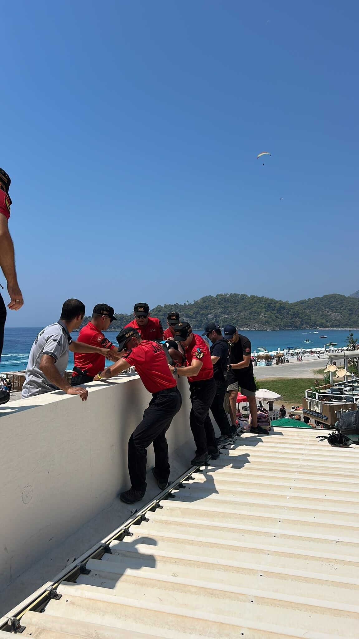 Fethiye’de Yamaç Paraşütü Kazası: 2 Kişi Yaralandı