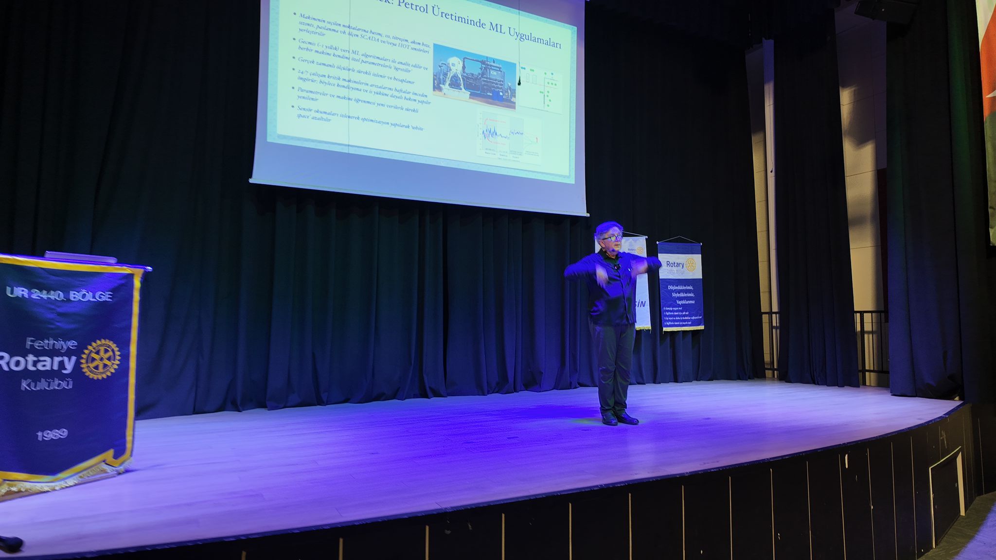 Fethiye’de “Yapay Zekâ ve Geleceğin Dünyası” Konferansı Düzenlendi