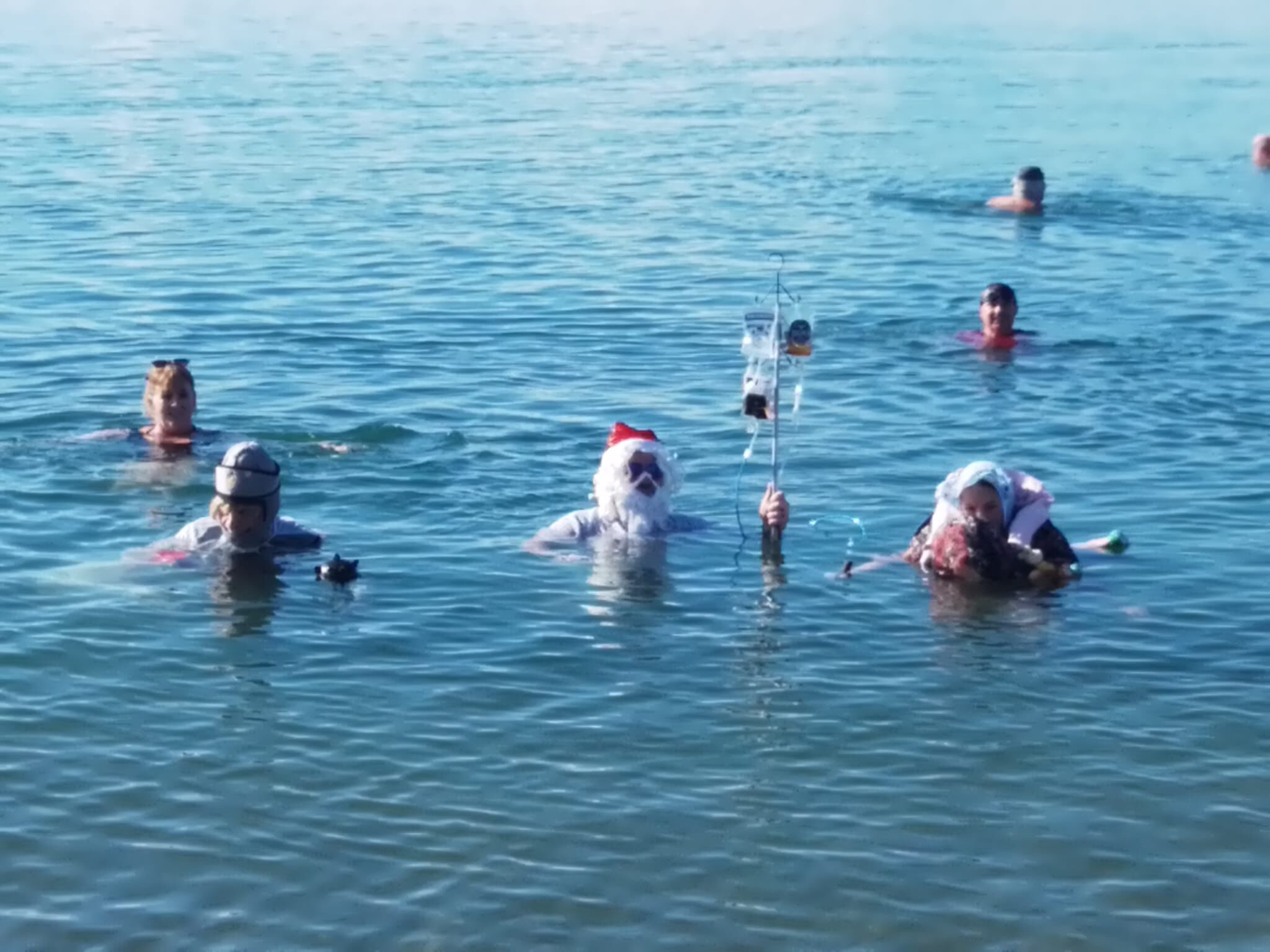 Fethiye'de Yardıma Muhtaç Çocuklar ve Hayvanlar İçin Denize Girdiler