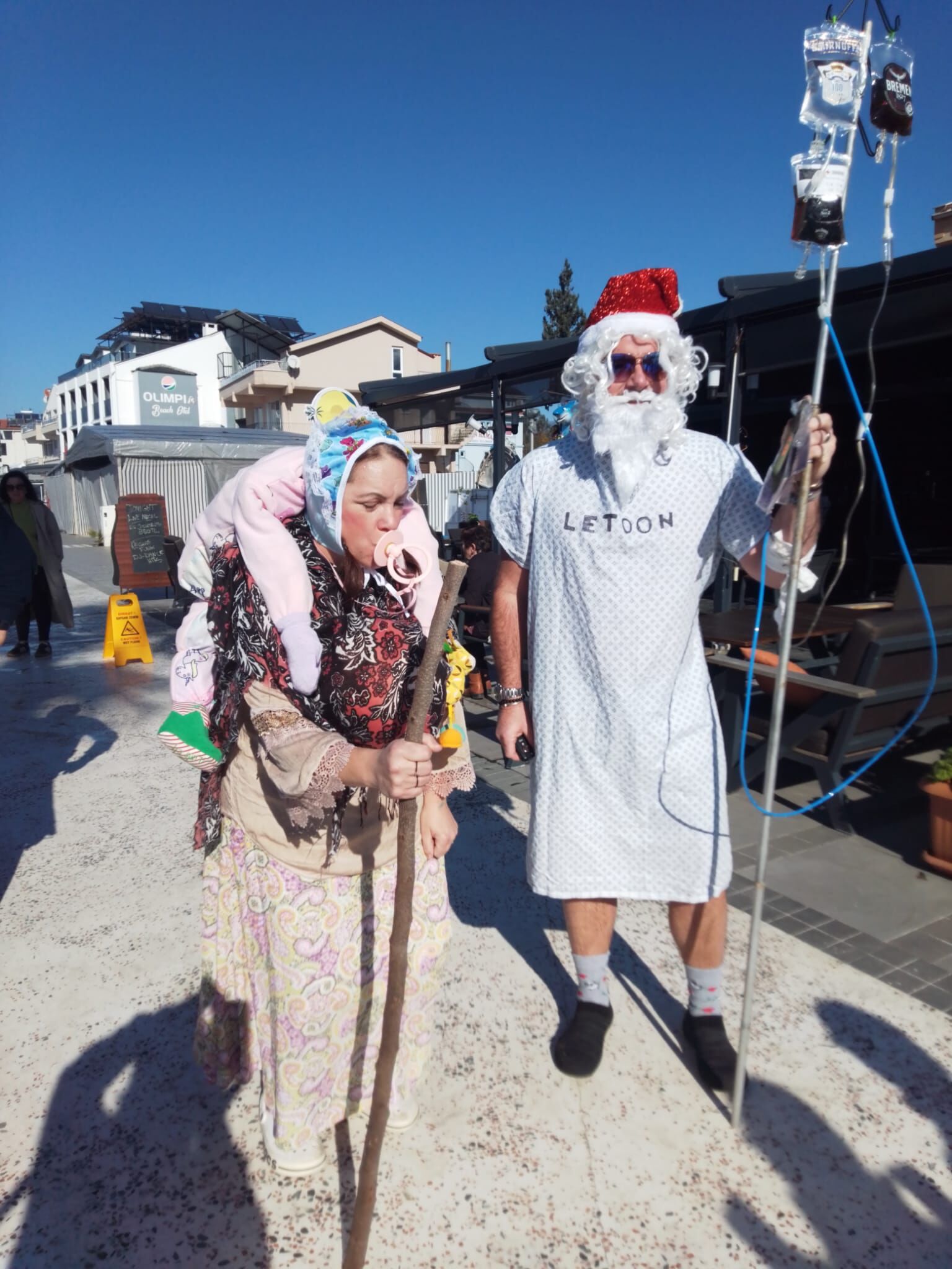 Fethiye'de Yardıma Muhtaç Çocuklar ve Hayvanlar İçin Denize Girdiler