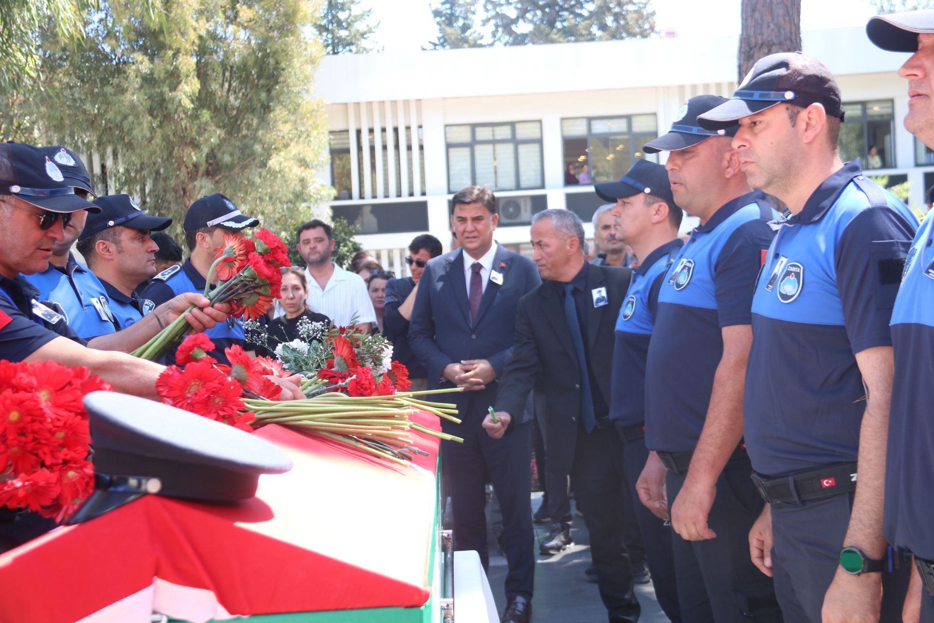 Fethiye’de Zabıta Personeli Kerem Ersoy’a Duygusal Veda