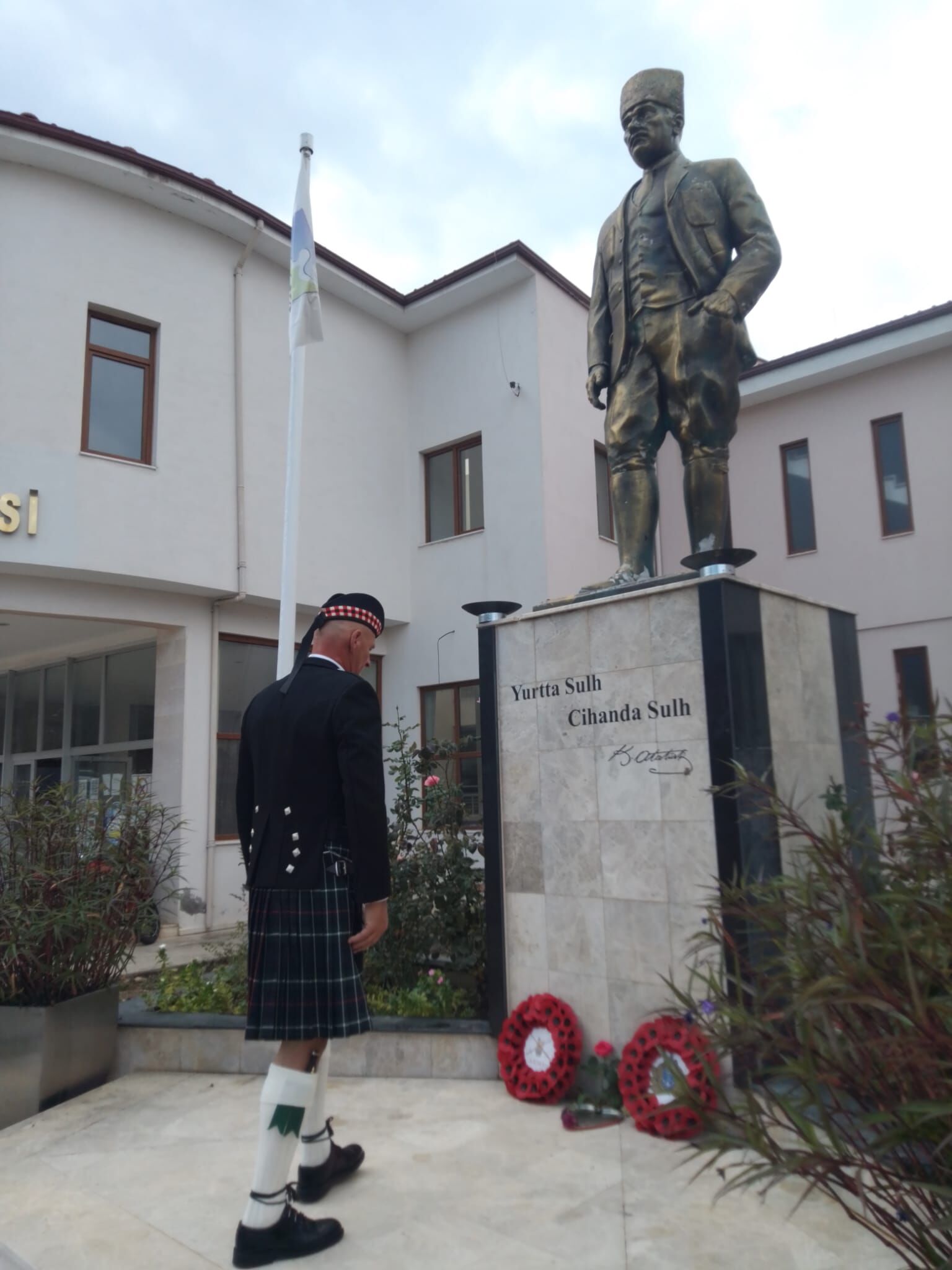 Fethiye’deki İngilizler Atatürk’ü Törenle Andı