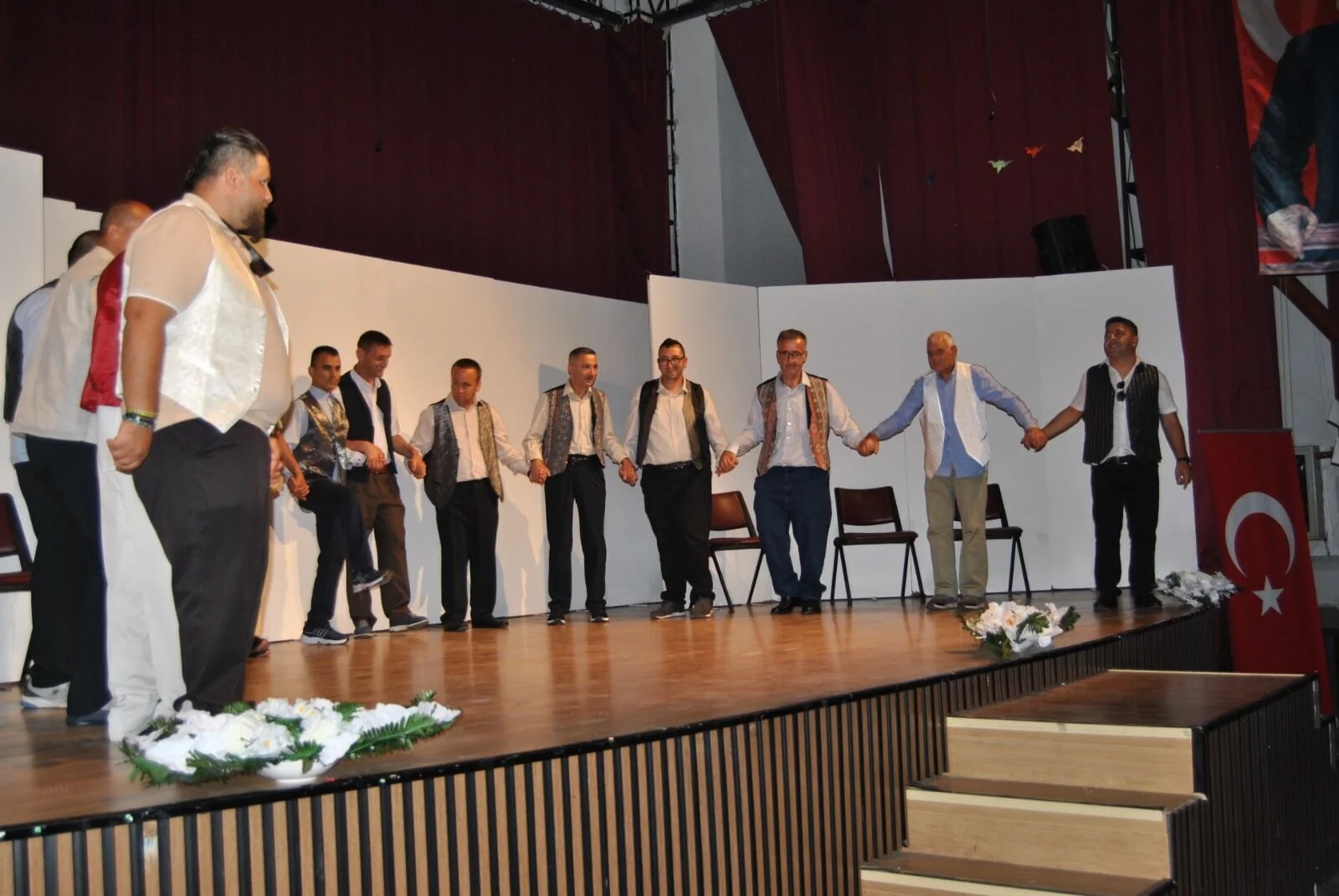Fethiye'deki Tiyatro Oyununda Özel Bireyler Usta Sanatçıları Aratmadı