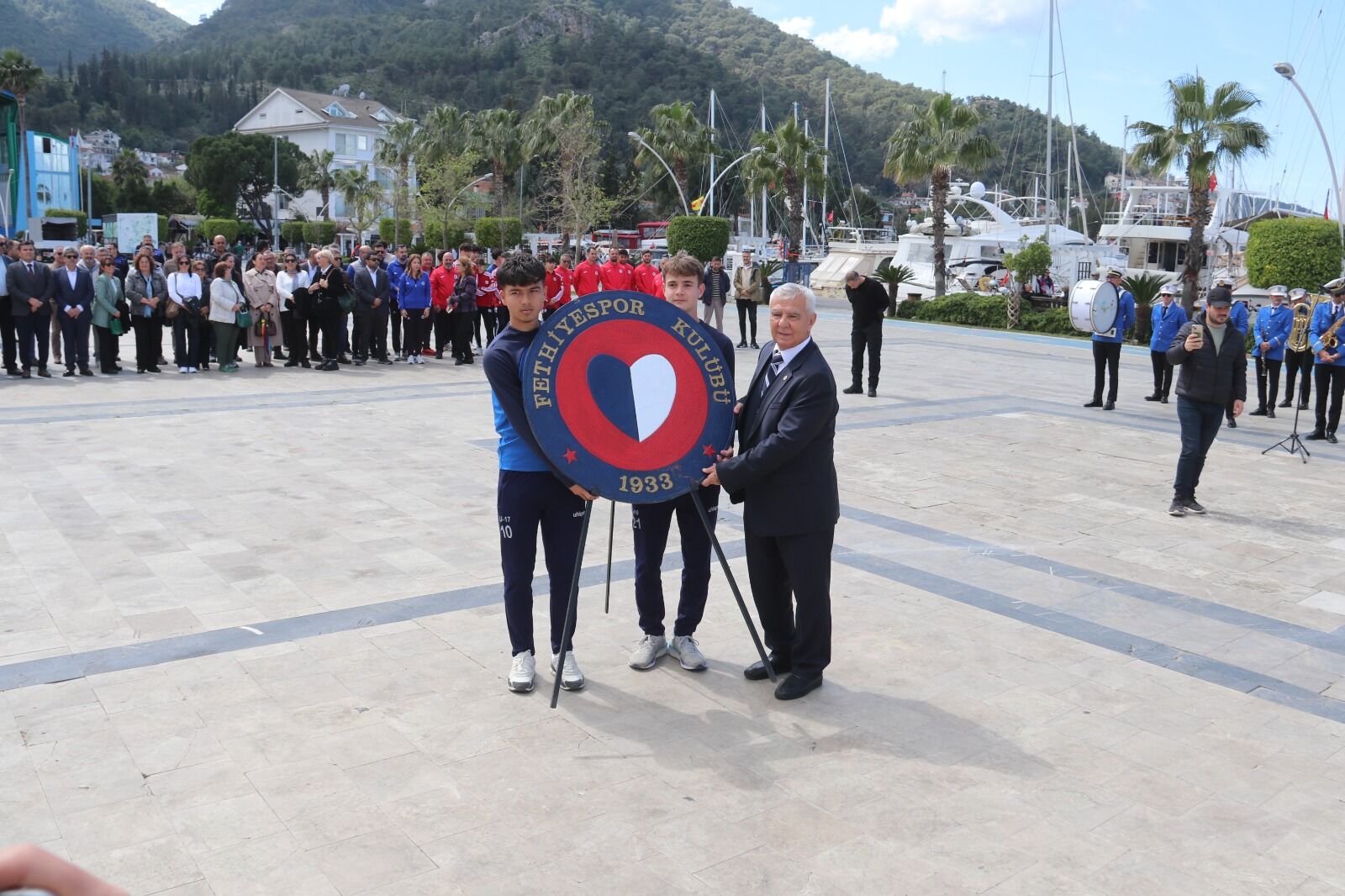 Fethiyespor 93. Yaşını Çelenk Töreniyle Kutladı