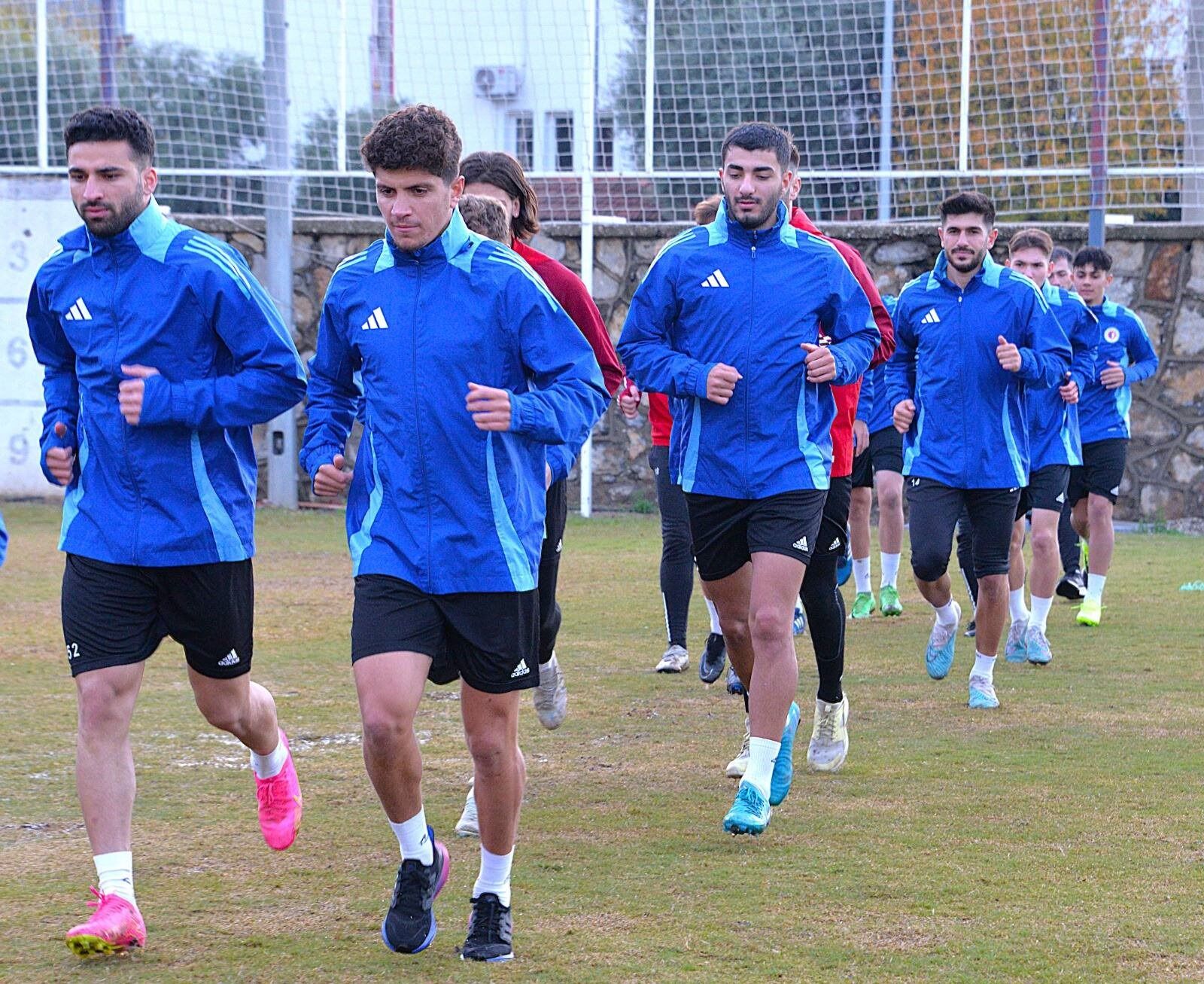 Lacivert Beyazlı Futbolcular, Antrenmanlara Başladı