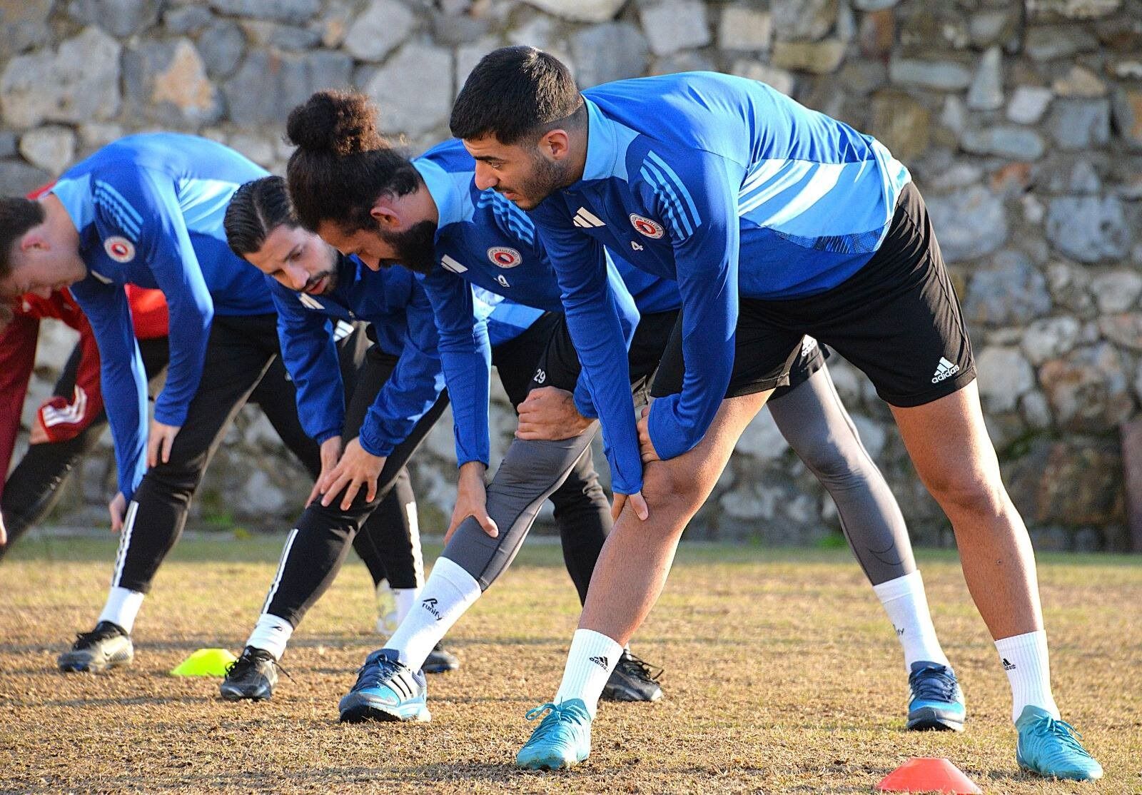 Lacivert Beyazlı Futbolcular, Antrenmanlara Başladı