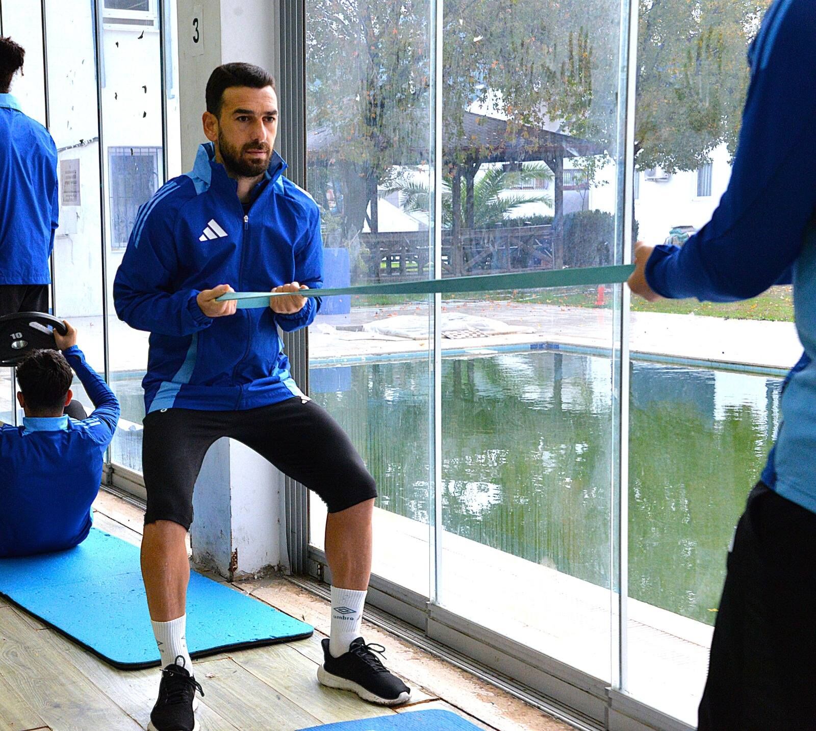 Lacivert Beyazlı Futbolcular, Antrenmanlara Başladı