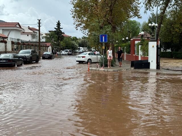Fethiye’ye 2 Saatte 130 Kilogram Yağış Düştü; İlçe Felç Oldu