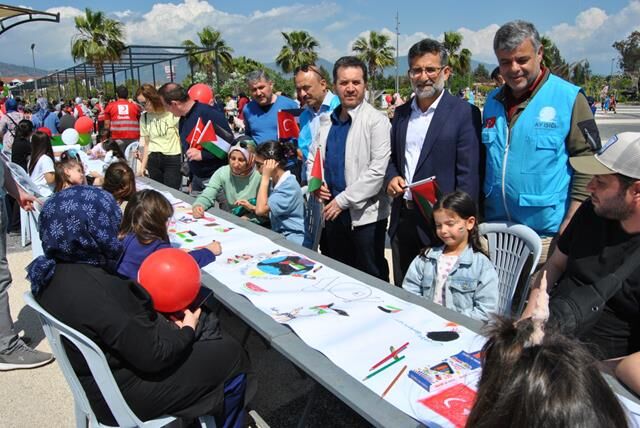 Fethiye'de Filistinli Çocuklar İçin Çizdiler