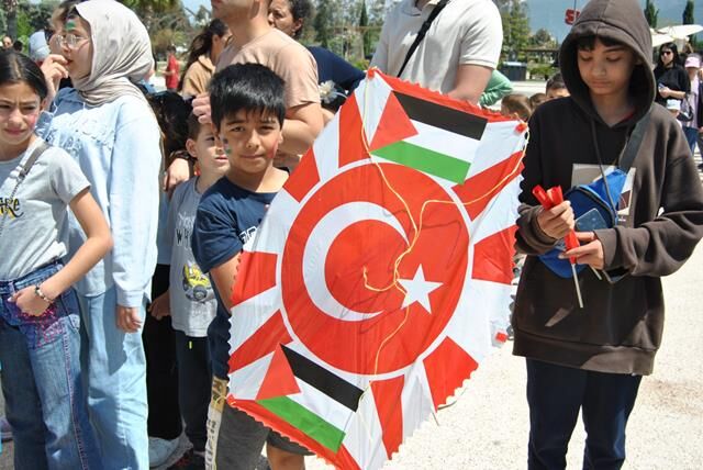 Fethiye'de Filistinli Çocuklar İçin Çizdiler