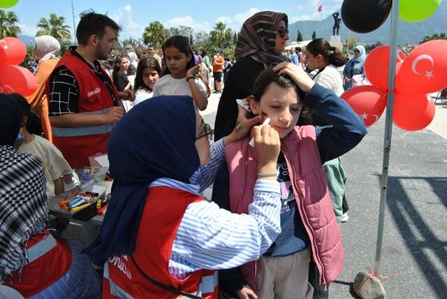 Fethiye'de Filistinli Çocuklar İçin Çizdiler