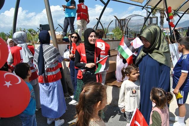 Fethiye'de Filistinli Çocuklar İçin Çizdiler