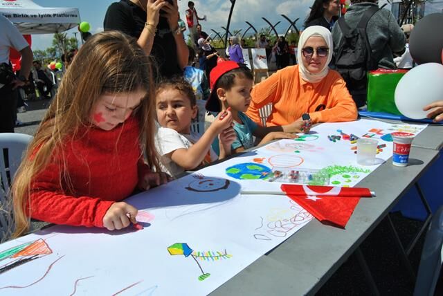 Fethiye'de Filistinli Çocuklar İçin Çizdiler