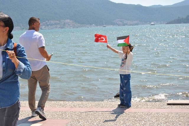 Fethiye'de Filistinli Çocuklar İçin Çizdiler