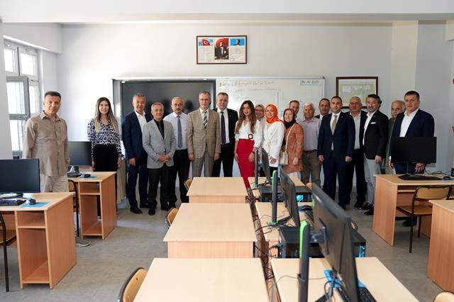 FTSO, Proje Okuluna Bilgisayar Atölyesi Hediye Etti