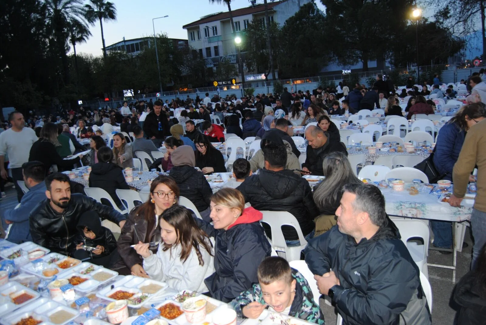 Gazi İlkokulu’nun İftar Yemeği’ne Büyük İlgi