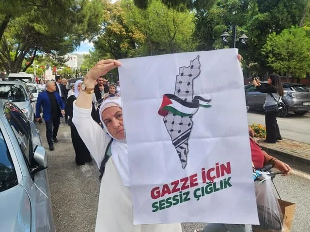 Gazze İçin Sessiz Çığlık Zinciri Oluşturdular