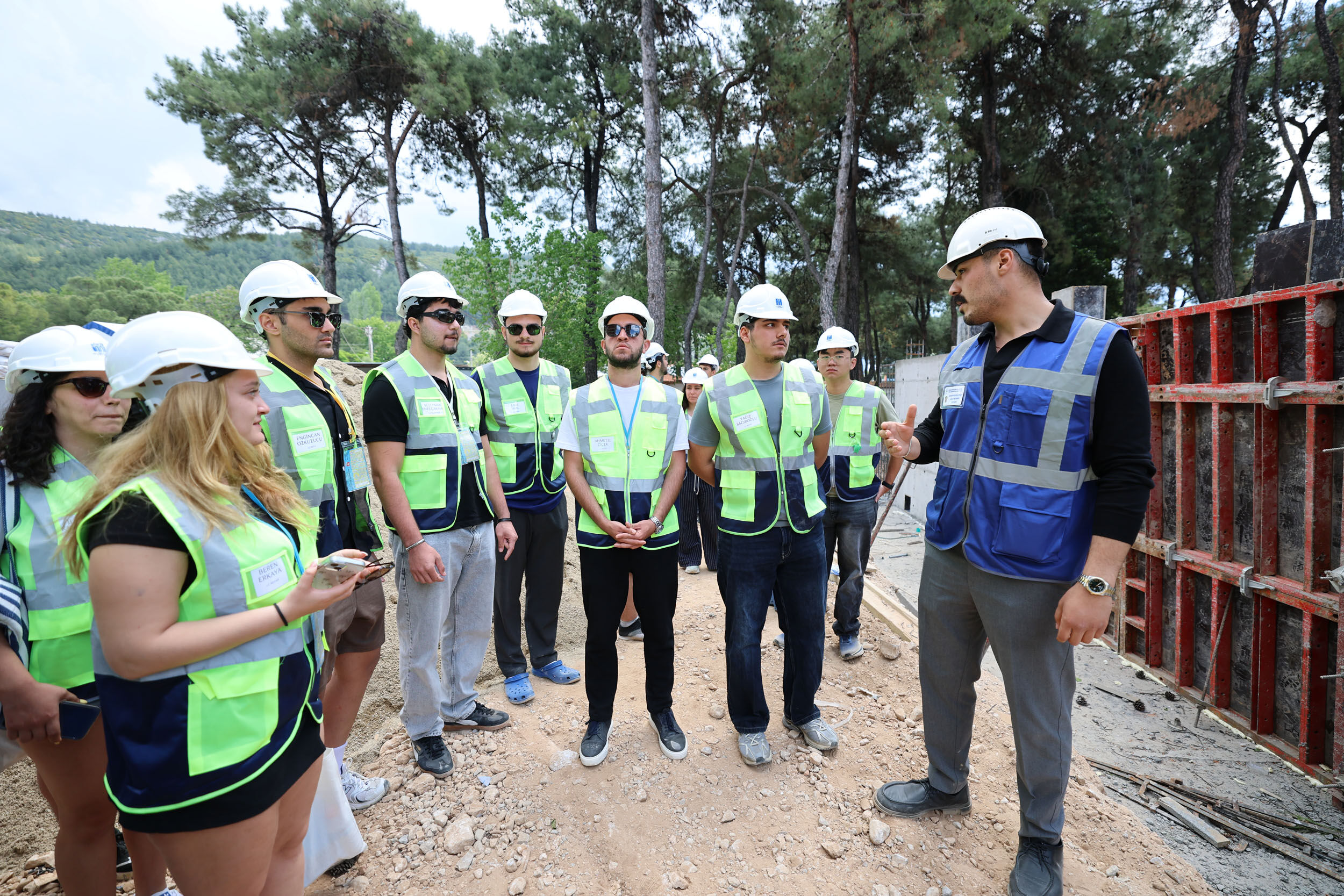 Geleceğin Mühendislerinden Abide Hasan Nuri Öncüer Huzurevi İnşaatı’na Ziyaret