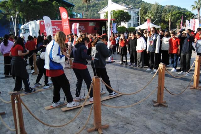 Geleneksel Oyunlar Tırı, Geçmişin Oyunlarını Fethiye'de Öğrencilerle Buluşturdu