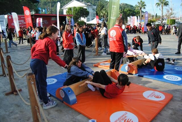 Geleneksel Oyunlar Tırı, Geçmişin Oyunlarını Fethiye'de Öğrencilerle Buluşturdu