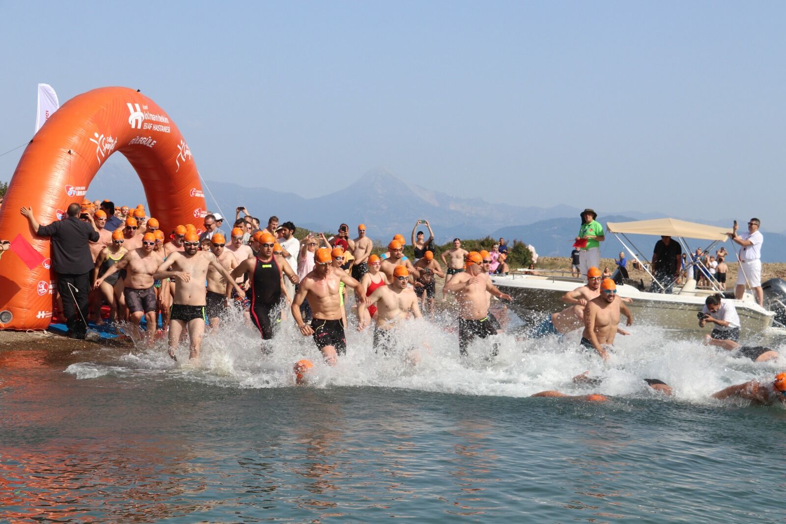 Göcek’te Açık Su Heyecanı Başladı: 863 Sporcu Kulaç Attı