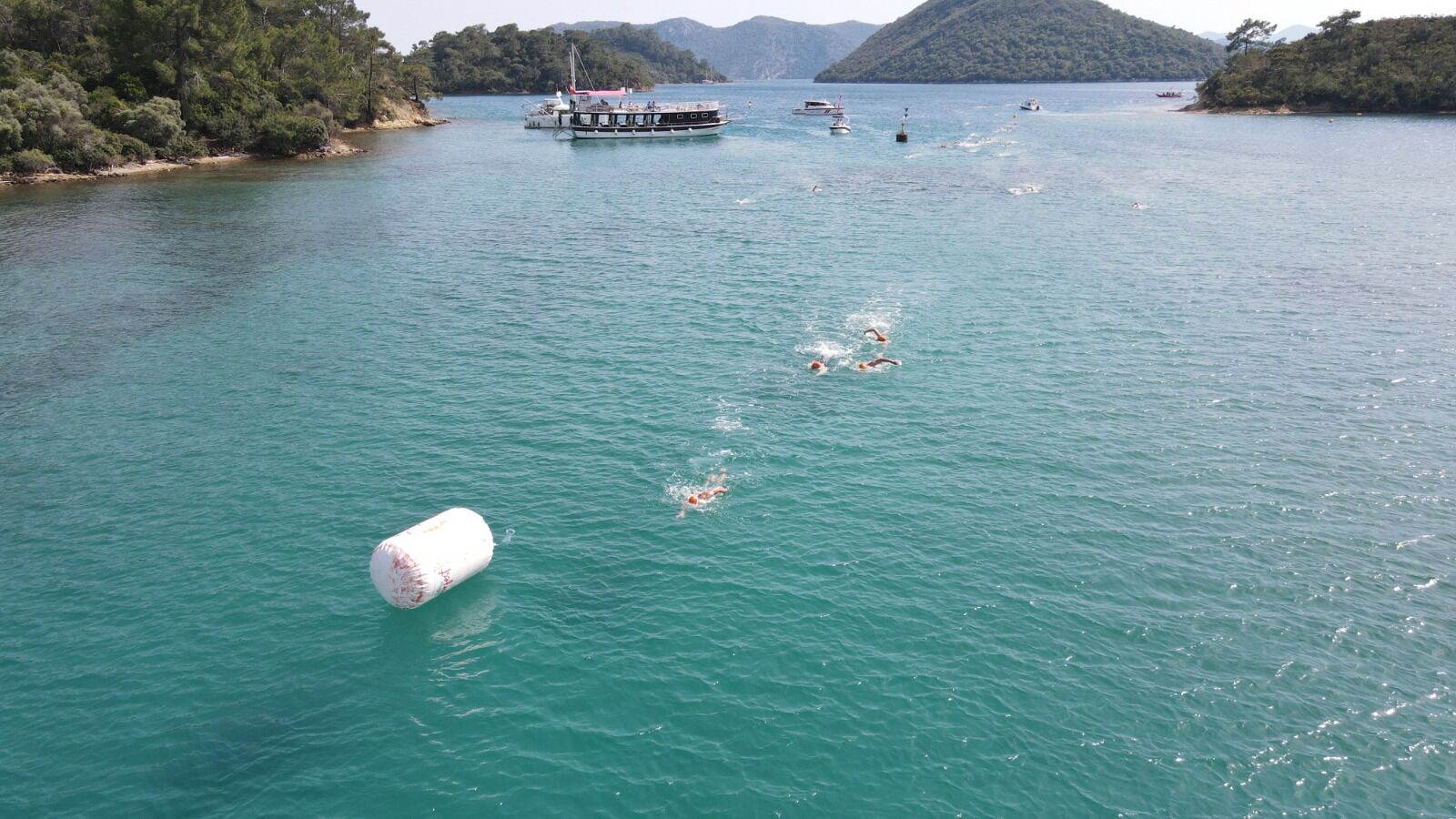 Göcek’te Açık Su Heyecanı Başladı: 863 Sporcu Kulaç Attı