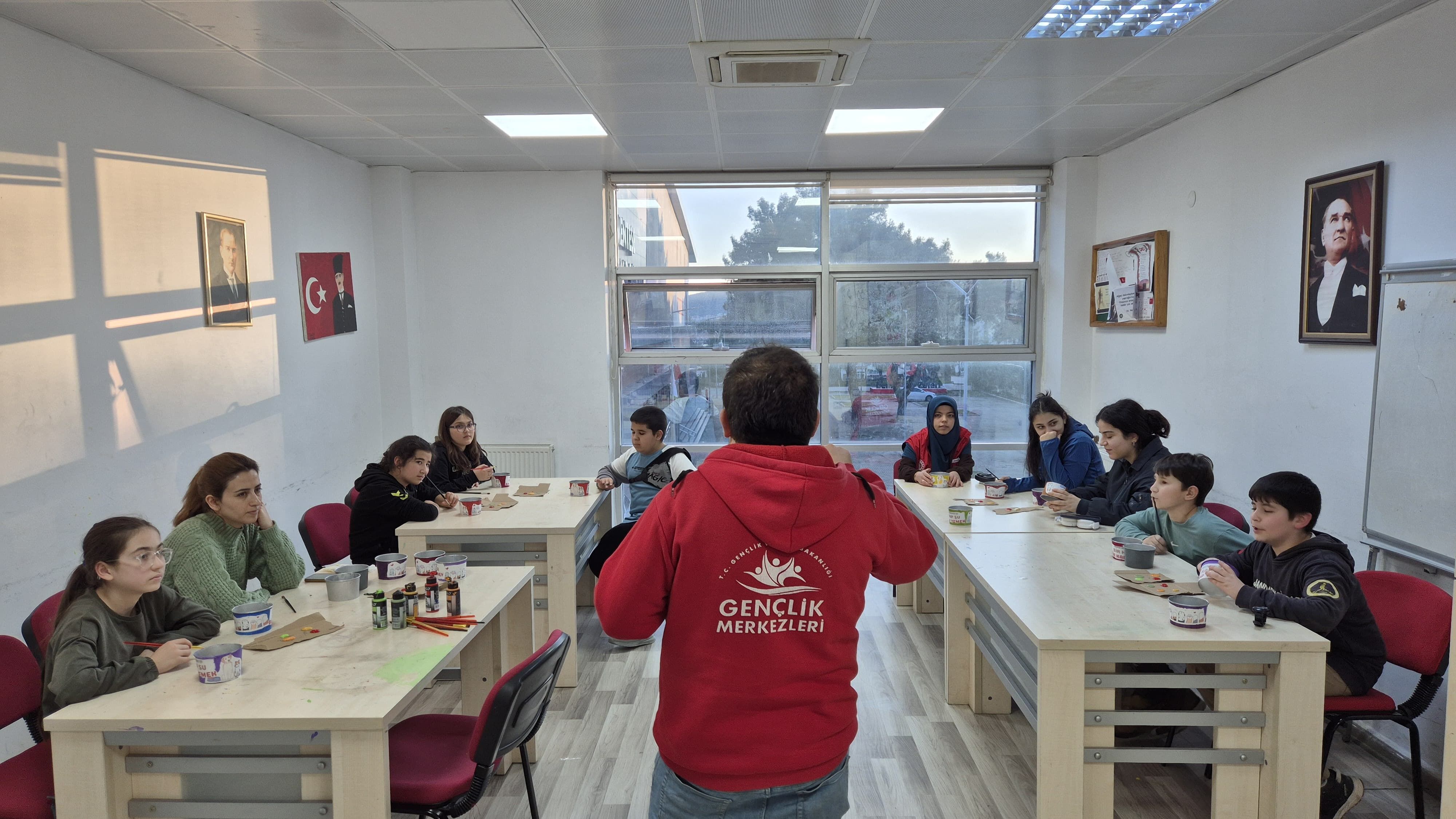 Gönüllü Gençlerden Örnek Davranış