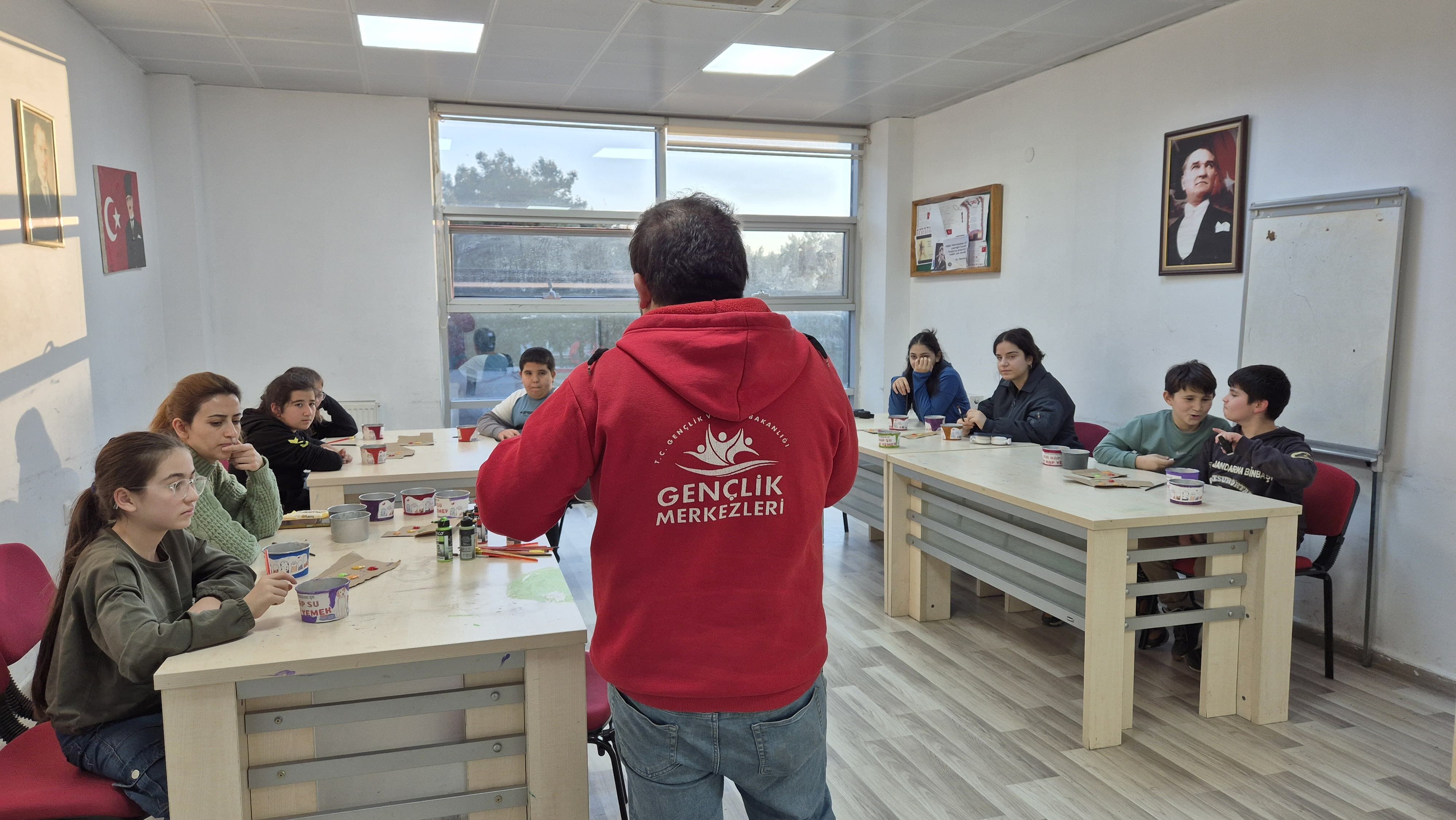 Gönüllü Gençlerden Örnek Davranış
