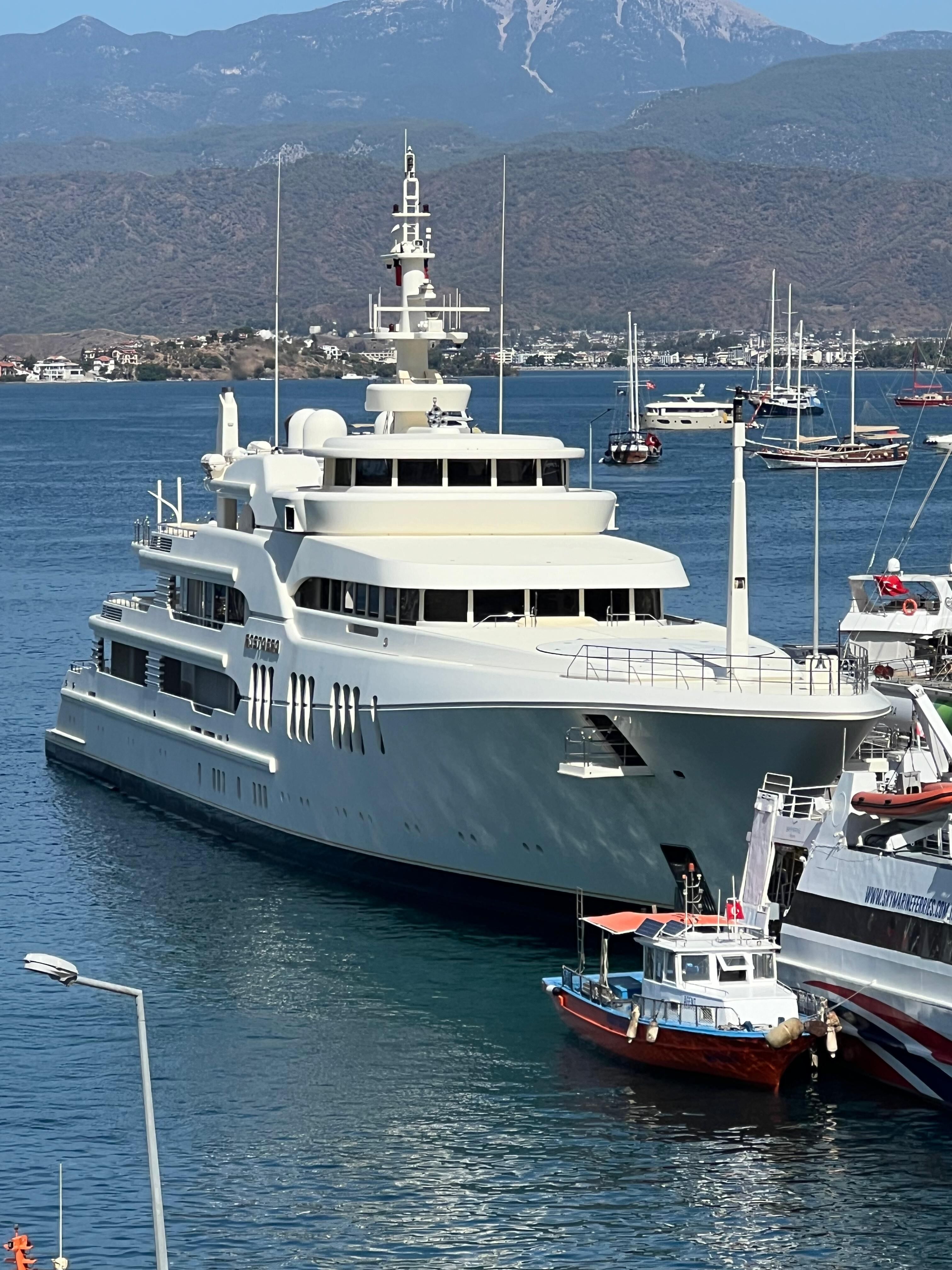 Göz Kamaştıran Mega Yat ‘Ecstasea’ Fethiye’de
