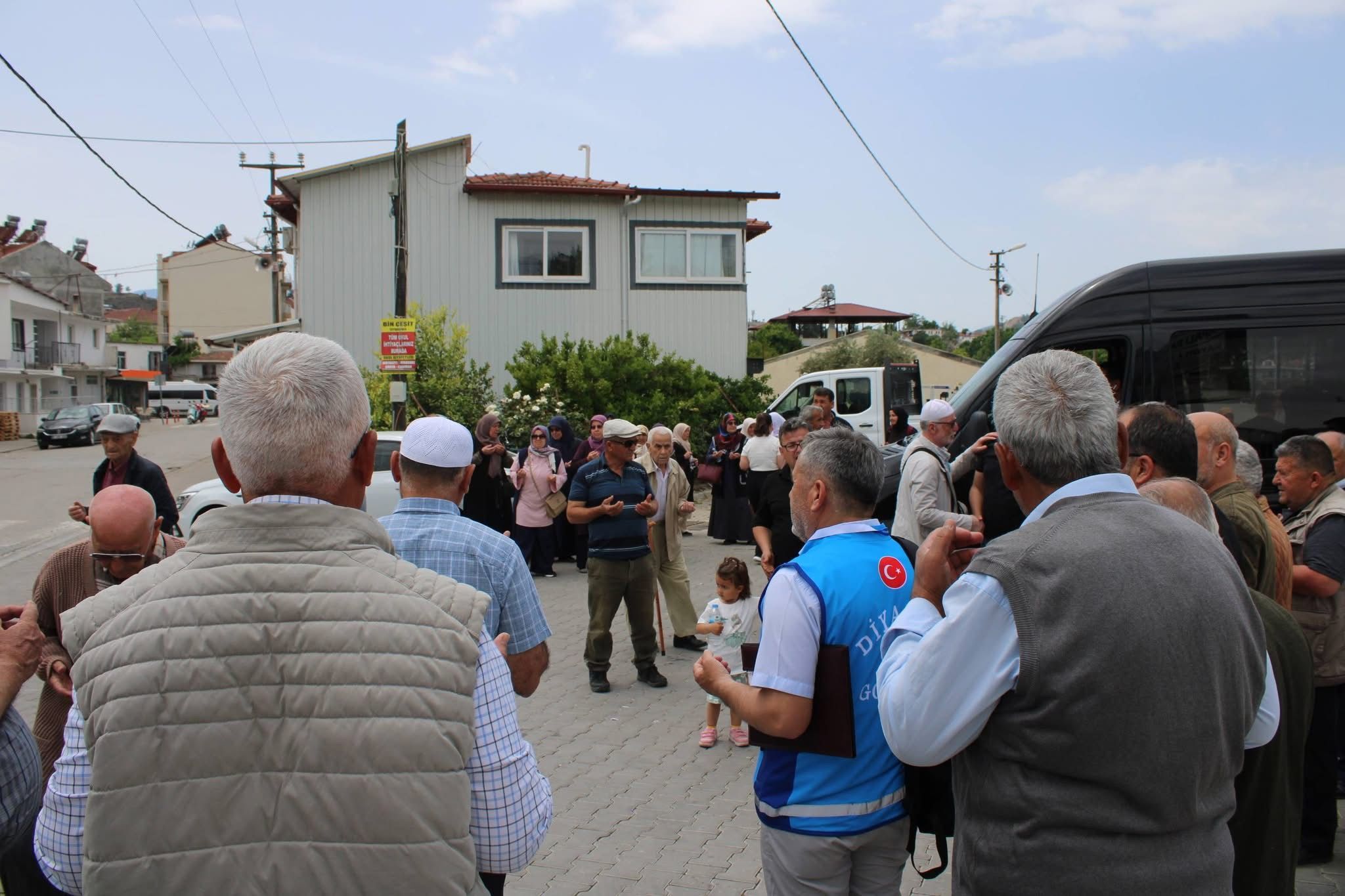 Hac Yolculuğuna Dualarla Uğurlandılar